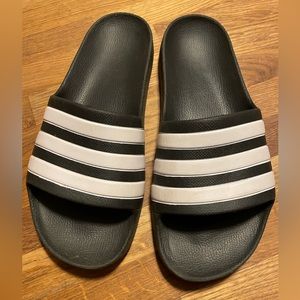 Adidas slides (sz: big boys 6)